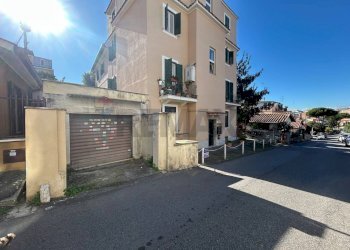 Edificio all\'aperto - Box Via Lardaria
9, Roma - foto 1