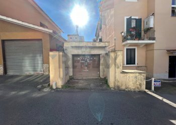 Edificio all\'aperto - Box Via Lardaria
9, Roma - foto 2