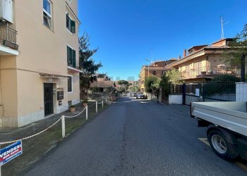 Edificio all\'aperto - Box Via Lardaria
9, Roma - foto 4