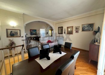 Sala da pranzo - Villa Via Gran Paradiso
1, Aprilia - foto 5