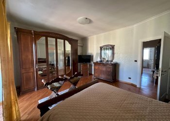 Camera / camera da letto - Villa Via Gran Paradiso
1, Aprilia - foto 12