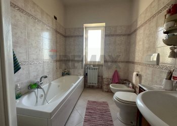Bagno - Villa Via Gran Paradiso
1, Aprilia - foto 18