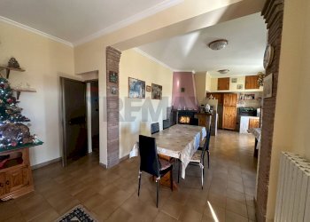 Sala da pranzo - Villa Via Gran Paradiso
1, Aprilia - foto 20