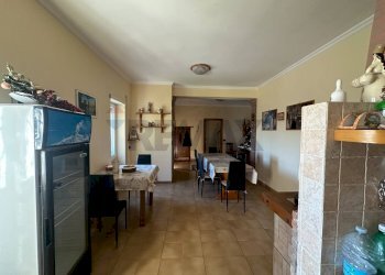 Sala da pranzo - Villa Via Gran Paradiso
1, Aprilia - foto 22