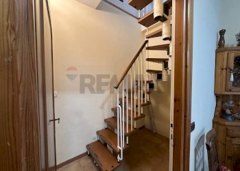 Scale - Villa Via Gran Paradiso
1, Aprilia - foto 25