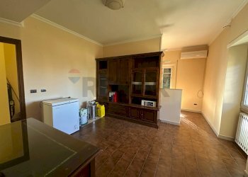 Cucina - Villa Via Gran Paradiso
1, Aprilia - foto 33