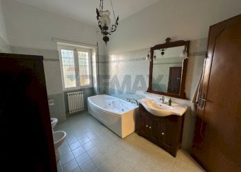 Bagno - Villa Via Gran Paradiso
1, Aprilia - foto 38