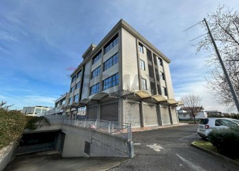 Edificio all\'aperto - Box via mozart
 
52, Aprilia - photo 1