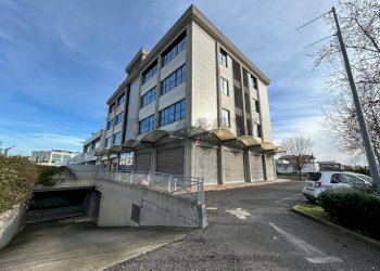 Edificio all\'aperto - Box via mozart
 
52, Aprilia - photo 3