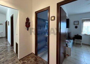 Hall / corridoio - Four-room apartment Via dei Canarini
 
1 A, Aprilia - photo 8