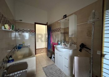 Bagno - Four-room apartment Via dei Canarini
 
1 A, Aprilia - photo 49