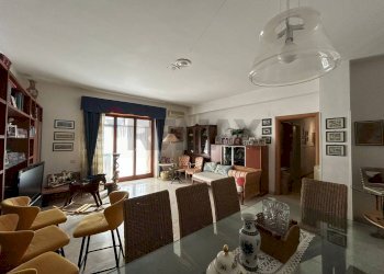 Sala da pranzo - Trilocale via degli oleandri
 
42, Aprilia - foto 6