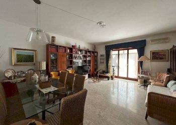 Sala da pranzo - Trilocale via degli oleandri
 
42, Aprilia - foto 8