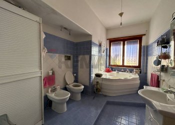 Bagno - Trilocale via degli oleandri
 
42, Aprilia - foto 25