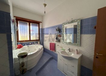 Bagno - Trilocale via degli oleandri
 
42, Aprilia - foto 26