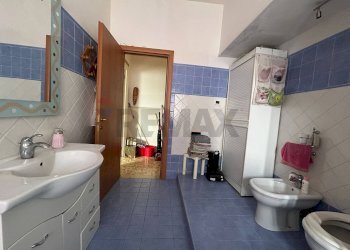 Bagno - Trilocale via degli oleandri
 
42, Aprilia - foto 29