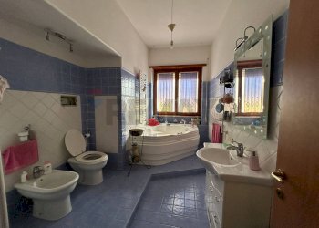 Bagno - Trilocale via degli oleandri
 
42, Aprilia - foto 30