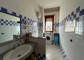 Bagno - Trilocale via degli oleandri
 
42, Aprilia - foto 31