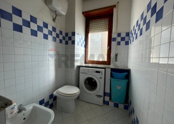 Bagno - Trilocale via degli oleandri
 
42, Aprilia - foto 32