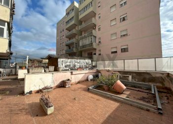 Edificio all\'aperto - Trilocale via degli oleandri
 
42, Aprilia - foto 38