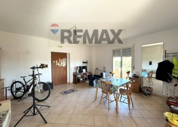 Sala da pranzo - Quadrilocale Via Peccia
10, Aprilia - foto 4