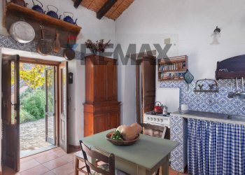 Sala da pranzo - Rustic Contrada an Pietro
 
3, Torrenova - photo 29