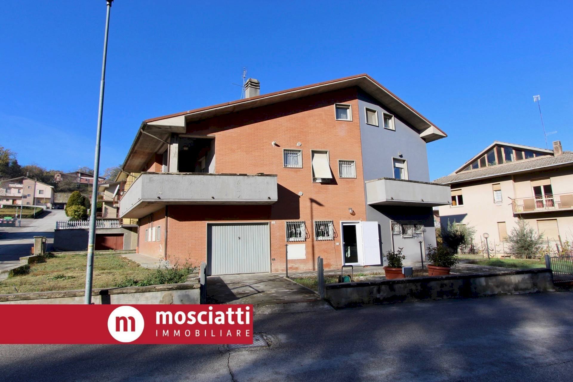 Foto 1 - Casa indipendente Via Monte Primo
 
2, Castelraimondo - foto 1
