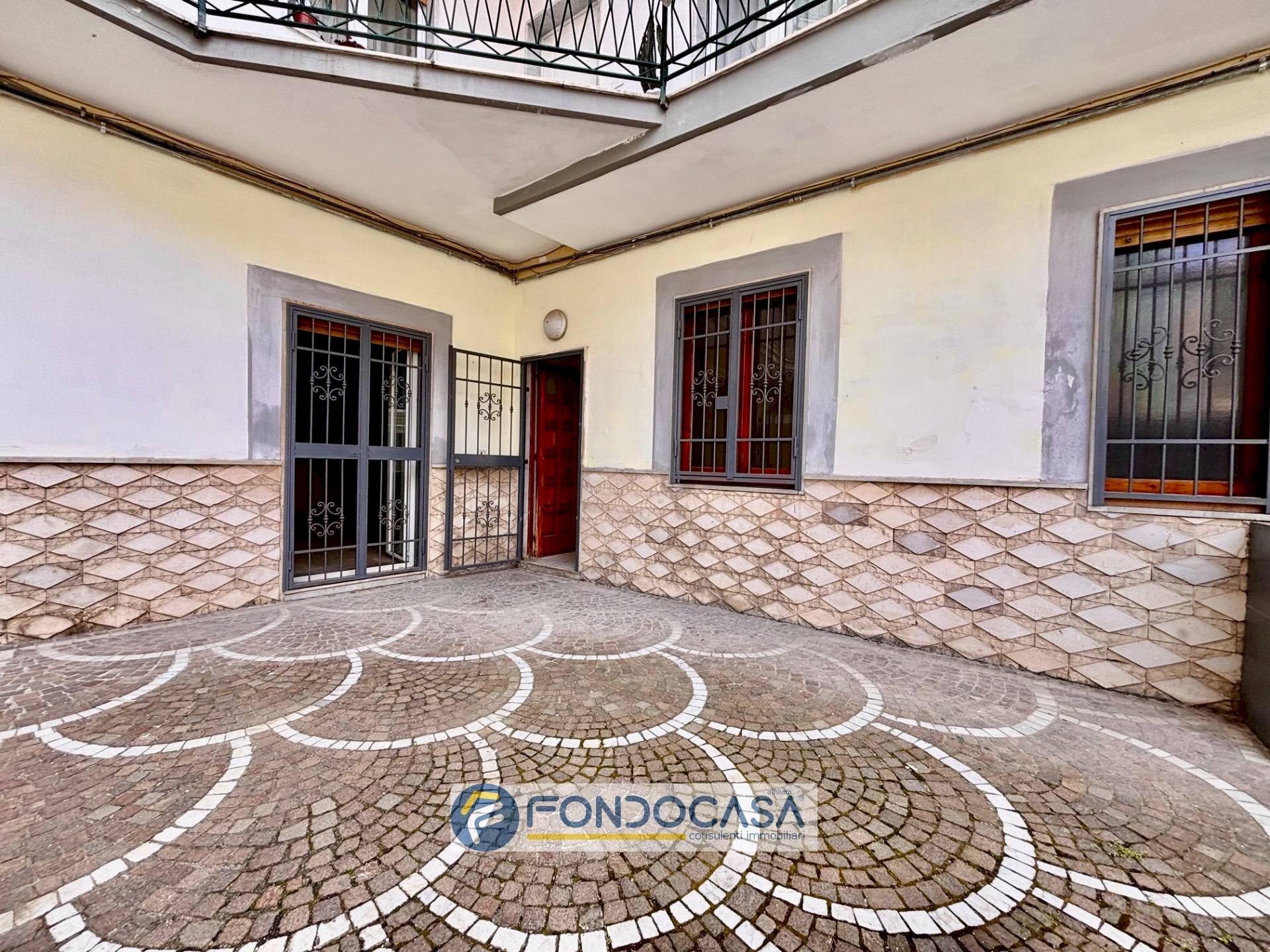 Foto 1 - Three-room apartment VIA UGO FOSCOLO, Aversa - photo 1