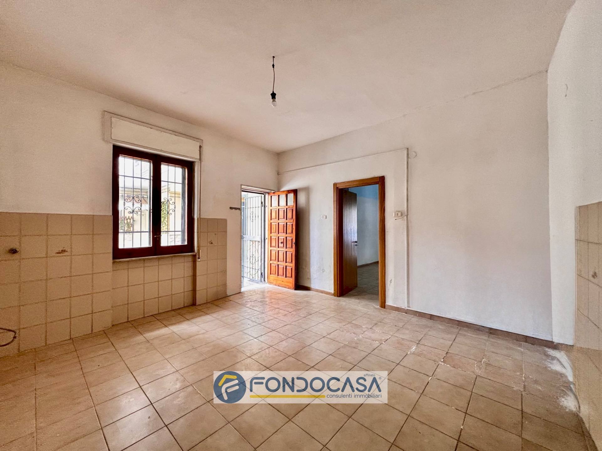 Foto 3 - Three-room apartment VIA UGO FOSCOLO, Aversa - photo 3