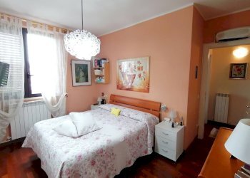 camera da letto - Semi-detached house Via Martio Bulgarelli
 
9/B, Marsciano - photo 14
