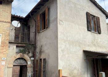 Foto 1 - Semi-detached house Piazza della Vittoria
 
13, Marsciano - photo 1