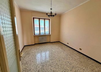 Camera da letto - Four-room apartment via Giovanni Giolitti, 2, Chieri - photo 4
