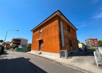 Facciata - Four-room apartment via Giovanni Giolitti, 2, Chieri - photo 22