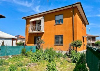 Facciata - Four-room apartment via Giovanni Giolitti, 2, Chieri - photo 27