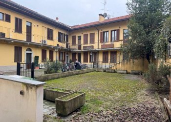 Cortile interno - Shop via Giuseppe Garibaldi, 28, Vimercate - photo 7