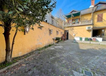 Cortile interno - Shop via Giuseppe Garibaldi, 28, Vimercate - photo 36