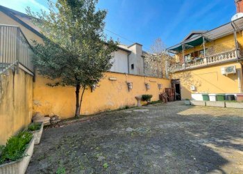 Cortile interno - Shop via Giuseppe Garibaldi, 28, Vimercate - photo 38