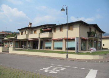 Facciata - Negozio via Dottor Aldo Madruzza, 37, Paratico - foto 6