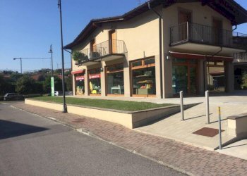 Facciata - Negozio via Dottor Aldo Madruzza, 37, Paratico - foto 11