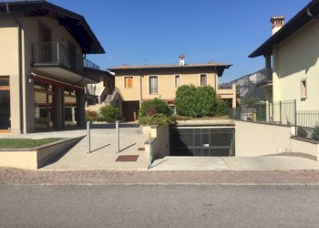 Facciata - Negozio via Dottor Aldo Madruzza, 37, Paratico - foto 12