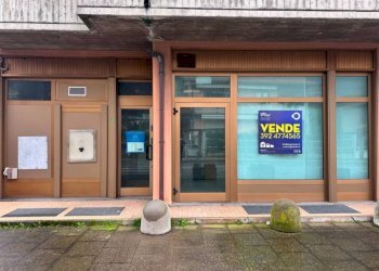 Facciata - Negozio via Alessandro Volta, 32, Ponte Lambro - foto 10