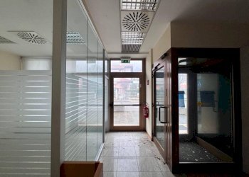 Interno non residenziale - Negozio via Alessandro Volta, 32, Ponte Lambro - foto 18