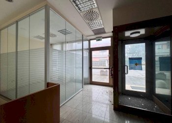 Interno non residenziale - Negozio via Alessandro Volta, 32, Ponte Lambro - foto 19