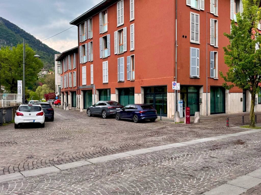 Facciata - Shop via Giuseppe Mazzini, 177, Albino - photo 3