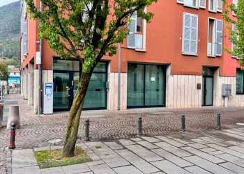 Facciata - Shop via Giuseppe Mazzini, 177, Albino - photo 4