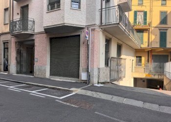 Facciata - Shop via San Francesco d'Assisi, 4, Bergamo - photo 21