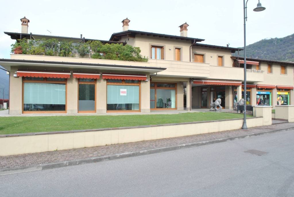 Facciata - Negozio via Dottor Aldo Madruzza, 37, Paratico - foto 1