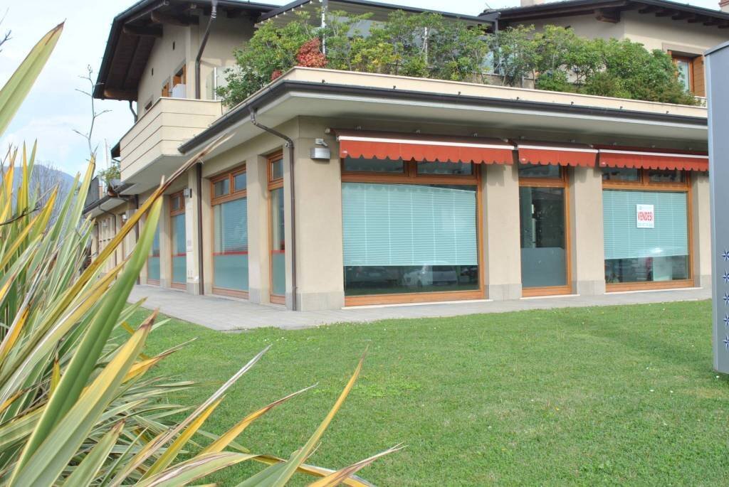 Facciata - Negozio via Dottor Aldo Madruzza, 37, Paratico - foto 2