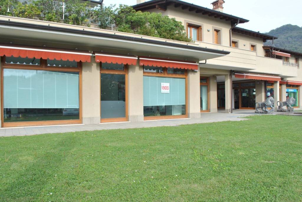 Facciata - Negozio via Dottor Aldo Madruzza, 37, Paratico - foto 3