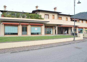 Facciata - Negozio via Dottor Aldo Madruzza, 37, Paratico - foto 1